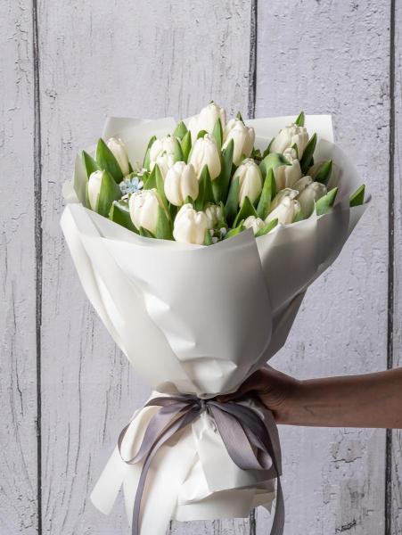 Białe Tulipany w papierze