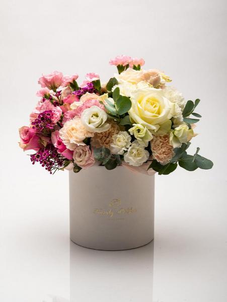 Biały Box z kwiatów mieszanych (duży)